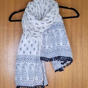 *5 DOLLAR ADD ON* Lightweight Pom Pom Scarf